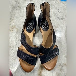Miz Mooz womens size 42 navy sandals